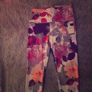 Apana Capri Leggings ❤️NWT❤️